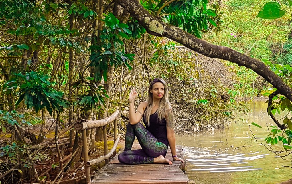 Yoga vai além da força e alongamento Yoga vai além da força e alongamento