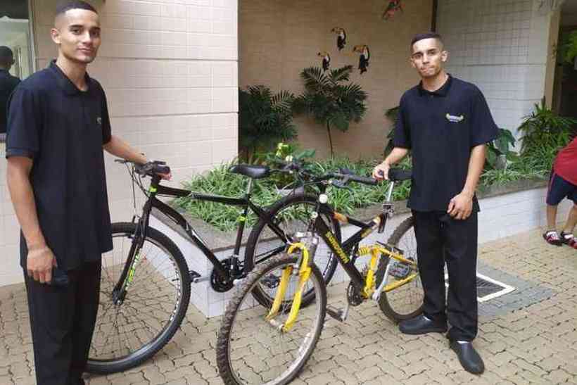 Bicicletas são doadas em Águas Claras para funcionários roubados Bicicletas são doadas em Águas Claras para funcionários roubados