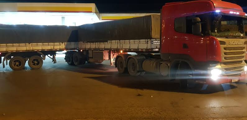 Carreta roubada é recuperada pela PMDF em Águas Claras Carreta roubada é recuperada pela PMDF em Águas Claras