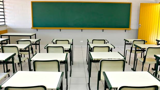 Justiça revoga novamente reabertura de escolas particulares do DF Justiça revoga novamente reabertura de escolas particulares do DF