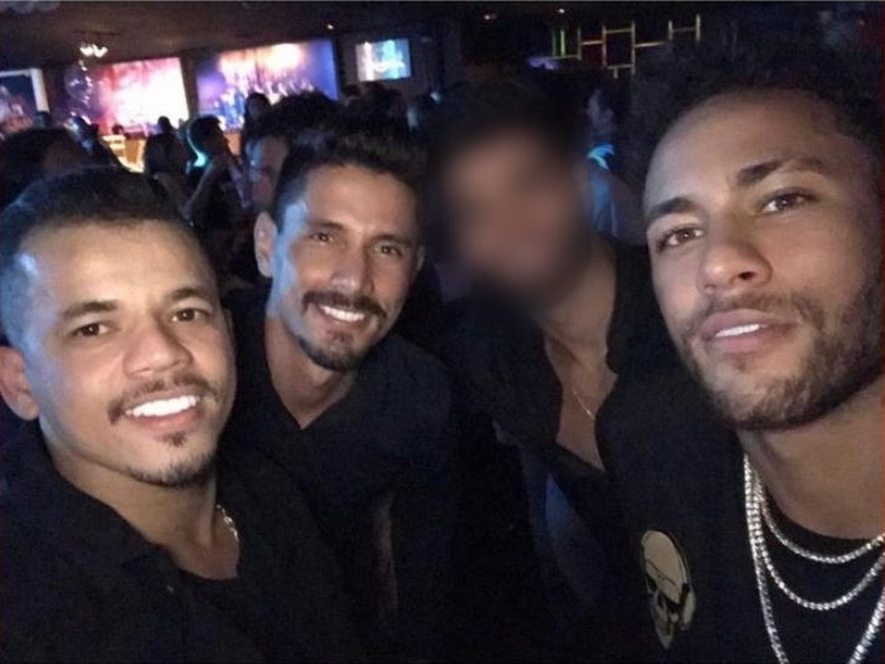 Jota Amancio, Eduardo (alvo de operação no DF) e Neymar, em foto de 2018 — Foto: Instagram/Reprodução