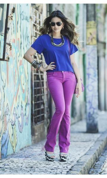 Calça roxa e blusa azul | Looks, Roupas, Calça roxa