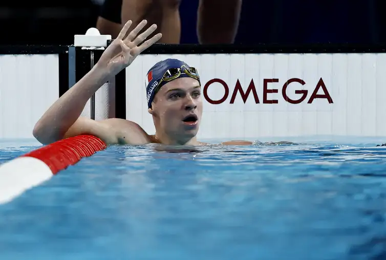 Paris 2024 Olympics - Swimming - Men's 200m Individual Medley Final - Paris La Defense Arena, Nanterre, France - August 02, 2024. Leon Marchand of France gestures after winning gold and setting a new Olympic record. REUTERS/Clodagh Kilcoyne