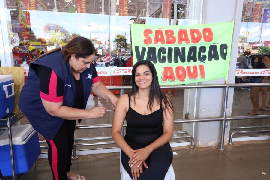 03.08.2024-Fabiana-Santino-Vacinacao-Extramuros-Foto-Sandro-Araujo_Agencia-Saude-DF-29-1536x1024