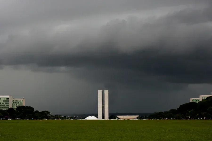 CongressoNacional-NuvensCarregadas-TempoFechado-Chuva-Votacao-Prisao-DanielSilveira-112-scaled