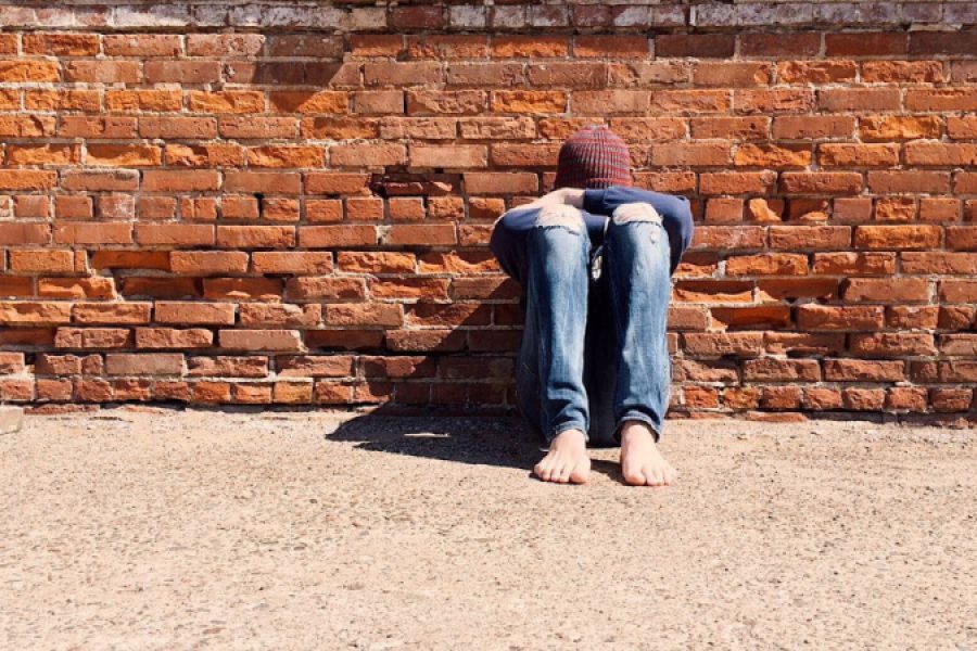 bullying-jovem-triste-pixabay-wokandapix--750x450