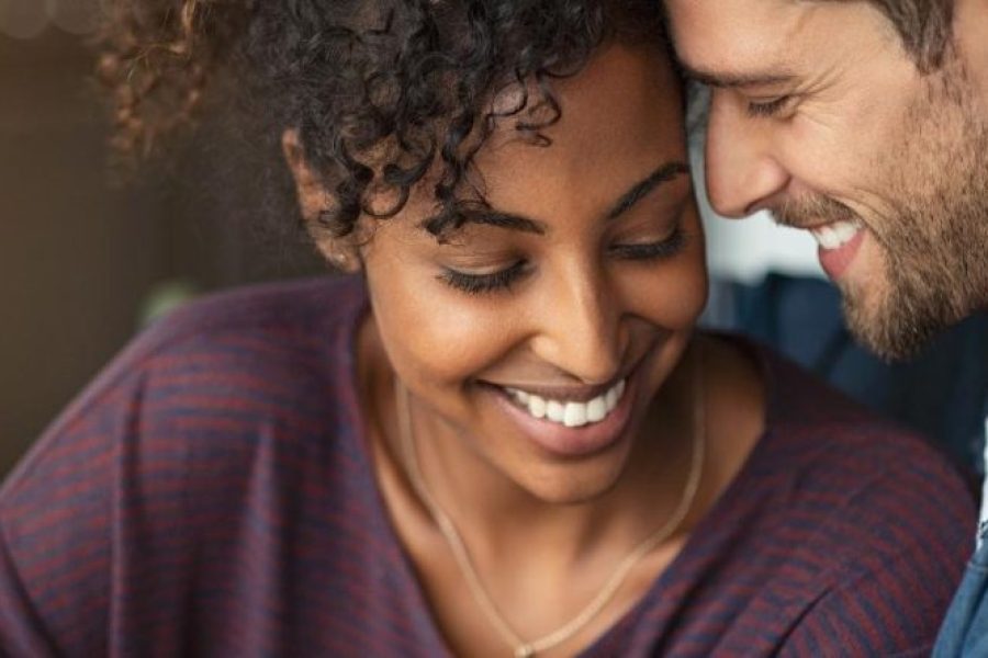 flertar-paquerar-casal-casal-feliz-amor-paixao-1672245448872_v2_900x506